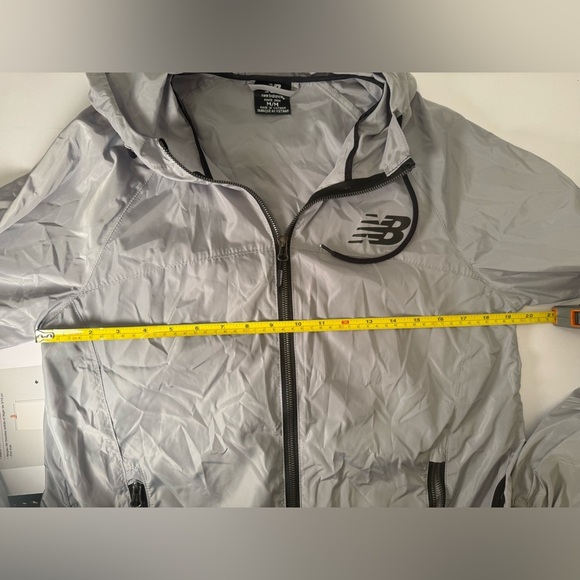 New Balance Men's Medium Black White Hooded Full Zip Rain Jacket Windbreaker - Picture 7 of 7
